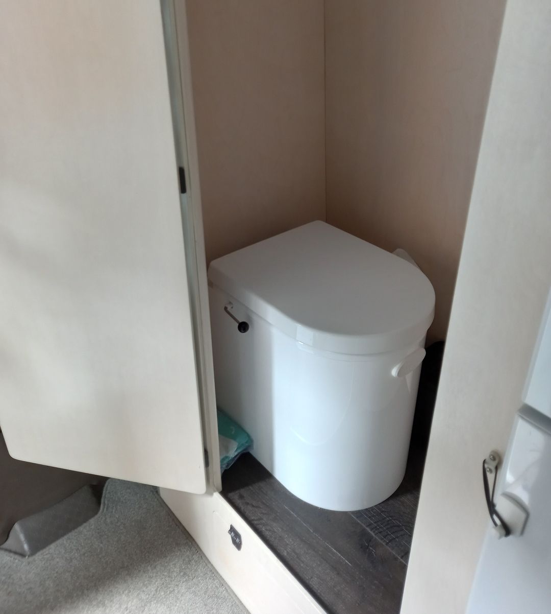 Gary and Janene's bus - Enzell Eco-Loos